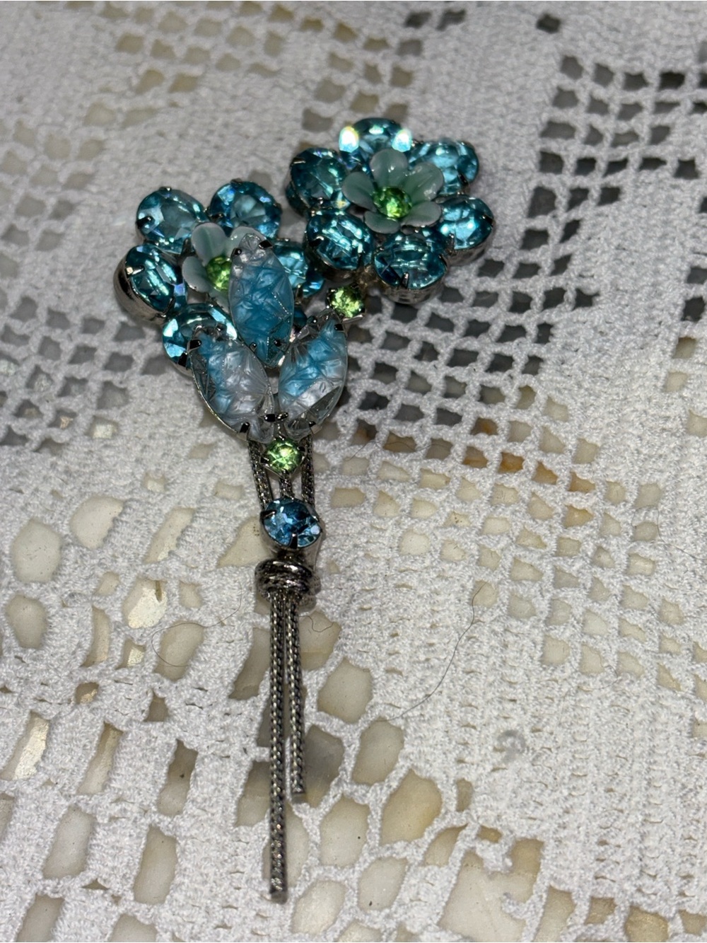 icy blue & green flower brooch - Picture 3 of 9